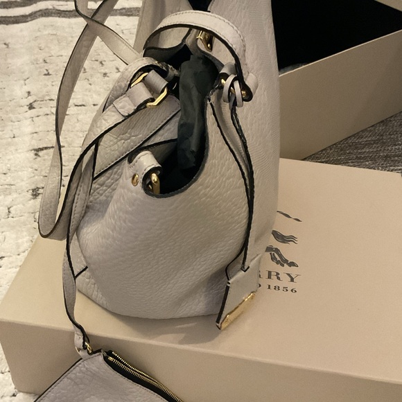 AUTHENTIC  BURBERRY  MEDIUM CANTERBURY  TOTE BAG IN LIGHT GRAYISH TAUPE - Picture 6 of 14